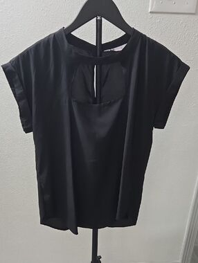 SO Black Short-Sleeve Keyhole Blouse